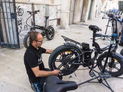 Ferdinando � diventato infatti un vero e proprio �biciclettaio elettronico�...